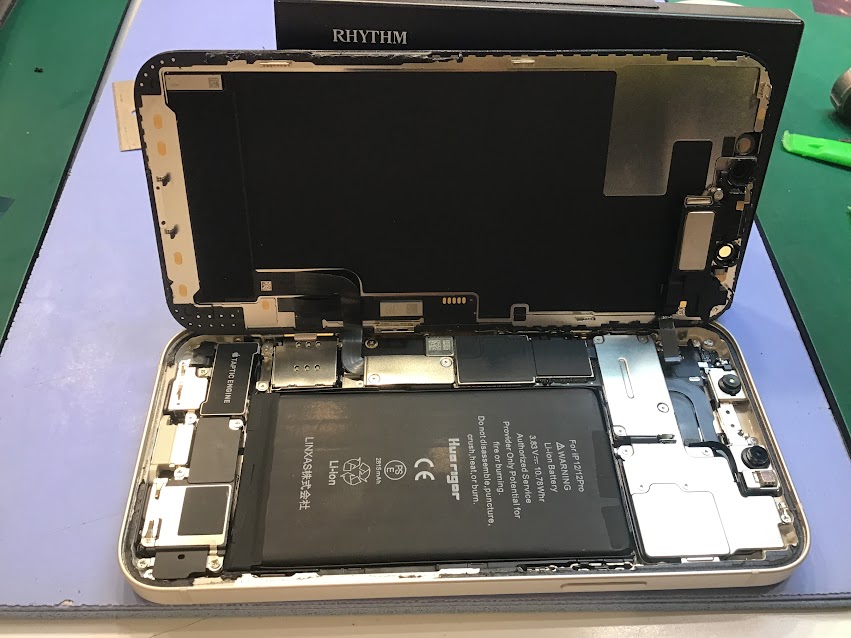 iPhone12のバッテリー交換ならデータそのまま修理可能なスマホ修理工房聖蹟桜ヶ丘店へ！